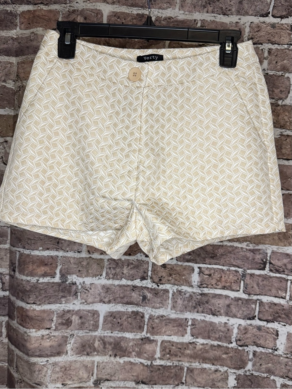 verty Cream Geometric High-Waist Shorts